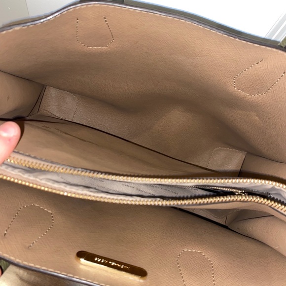 Micheal Kors Purse - Picture 4 of 7